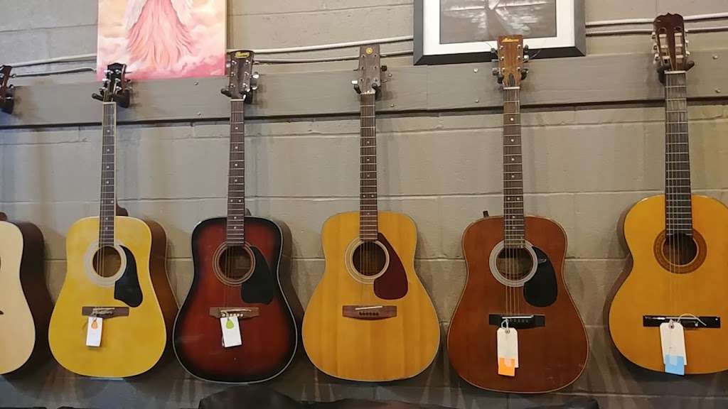 Valentine Guitars | 37 E Garfield St, Shippensburg, PA 17257, USA | Phone: (717) 776-1094