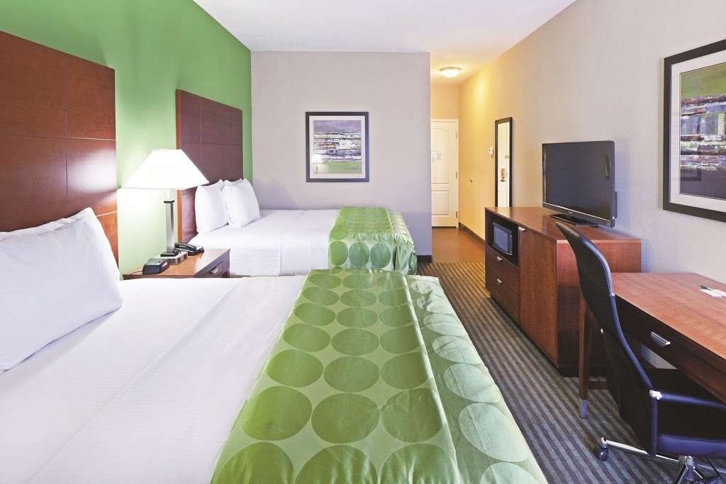 La Quinta Inn & Suites by Wyndham Cleveland TX | 1004 Hwy 59 South, Cleveland, TX 77327, USA | Phone: (281) 806-3007