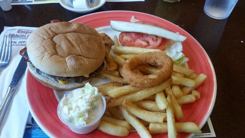 Red Hut Diner | 152 US-46, Rockaway, NJ 07866, USA | Phone: (973) 625-2000