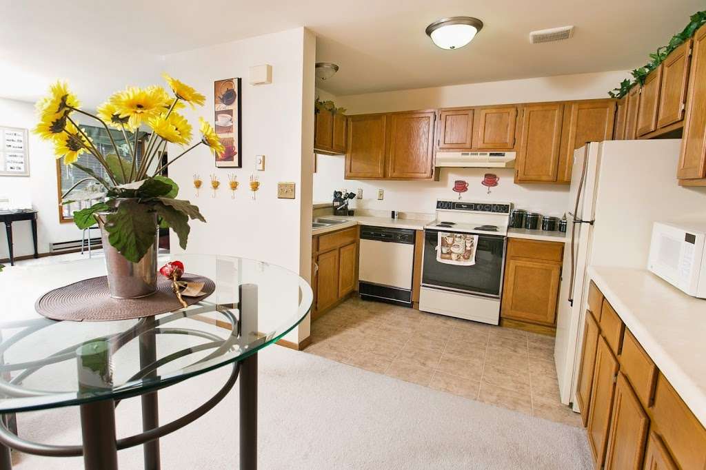 Westfield Apartments | 9208 W Allerton Ave, Milwaukee, WI 53228, USA | Phone: (414) 253-8637