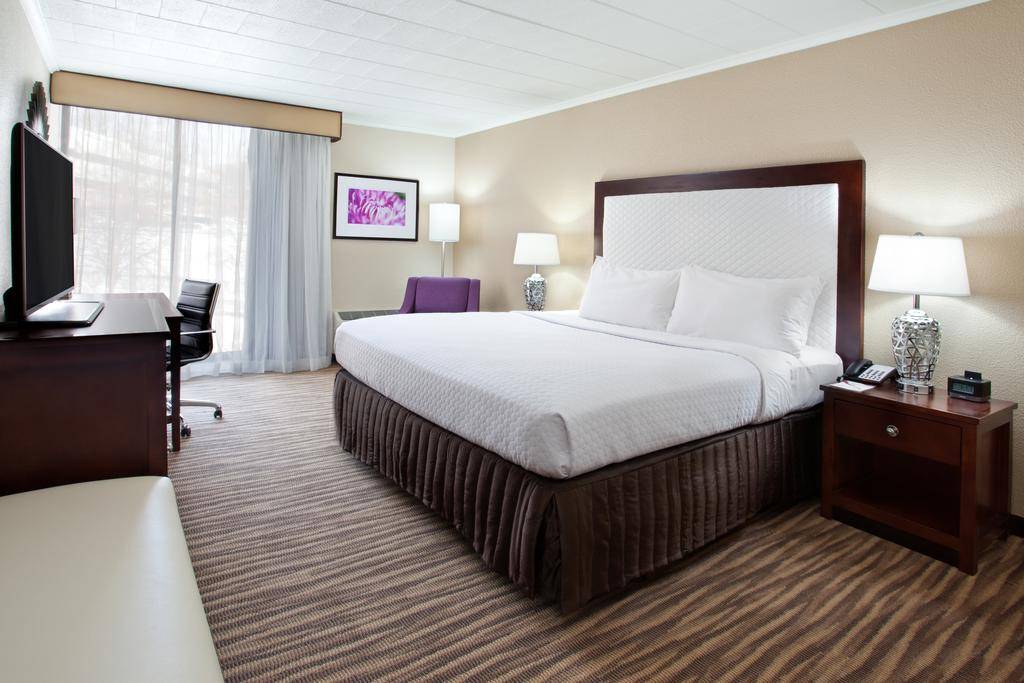 Pittsburgh Plaza Hotel | 401 Holiday Dr, Pittsburgh, PA 15220, USA | Phone: (412) 922-8100