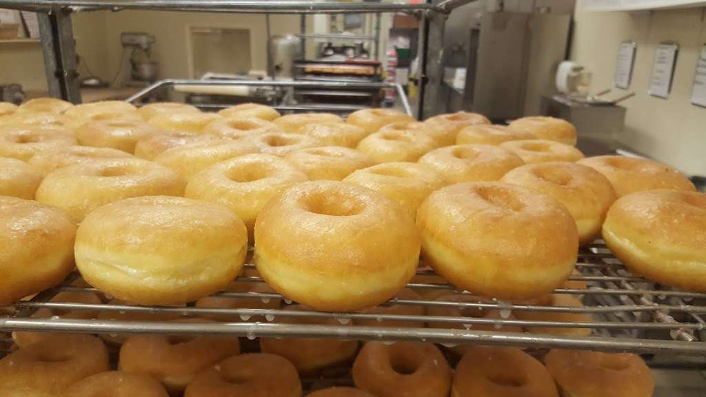 Rays Donuts | 315 NE Vivion Rd, Kansas City, MO 64118, USA | Phone: (816) 455-7888