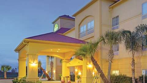 La Quinta Inn & Suites Houston New Caney | 22025 US-59, New Caney, TX 77357, USA | Phone: (281) 354-1904