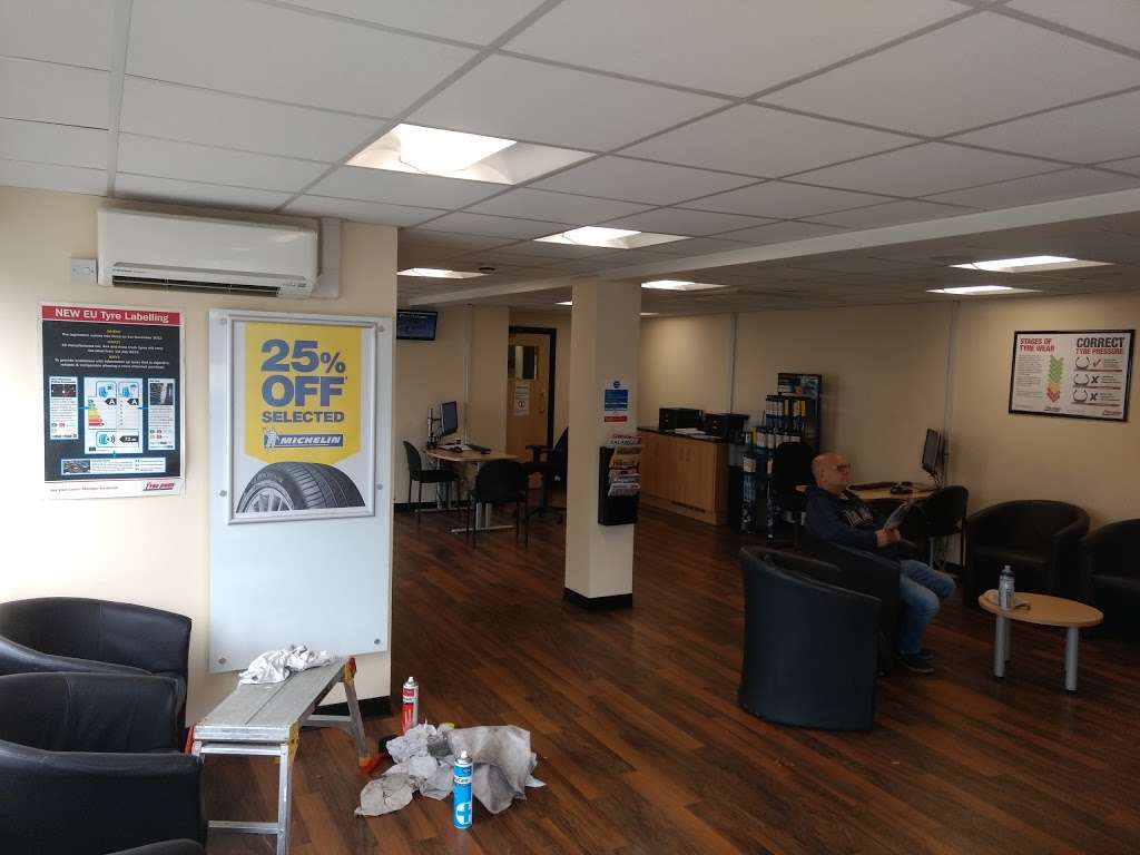 STS Tyre Pros Bromley | 13-25 Hastings Rd, Bromley BR2 8NA, UK | Phone: 020 8462 7747