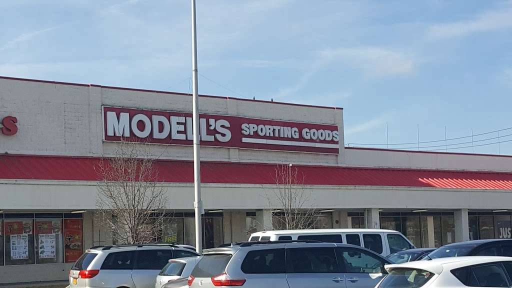 Modells Sporting Goods | West Shore Plaza 1801 South Avenue B, Staten Island, NY 10314, USA | Phone: (718) 698-8900