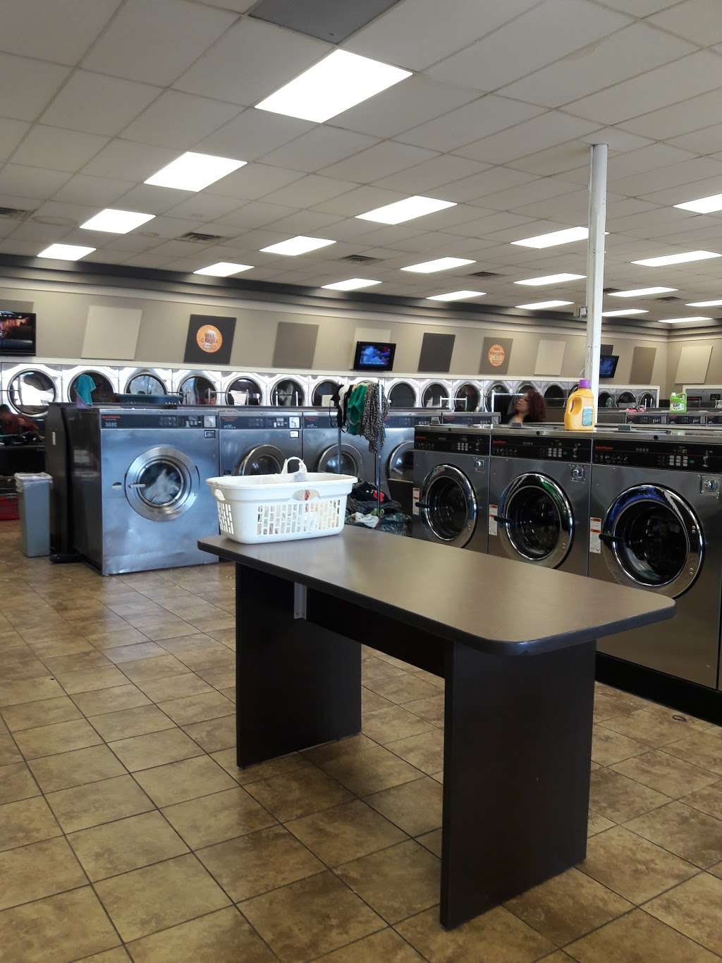 Laundry & Tan Connection | 2202 Mitthoeffer Rd, Indianapolis, IN 46229 | Phone: (317) 898-8267