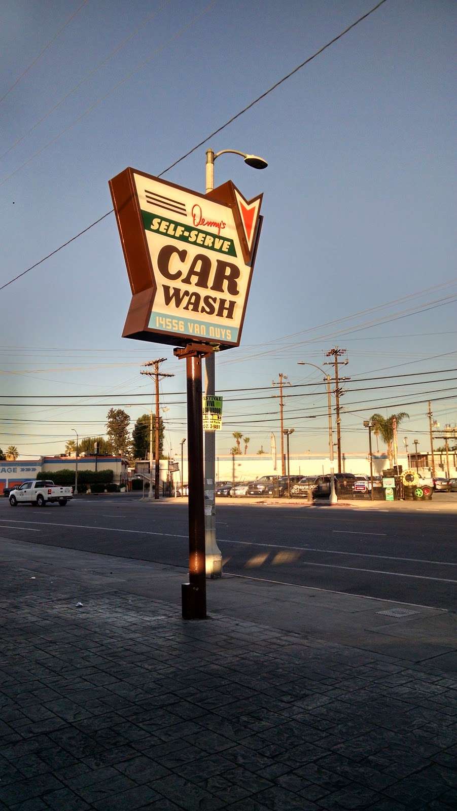 Dennys Car Wash | 14556 Van Nuys Blvd, Panorama City, CA 91402, USA | Phone: (818) 369-6719