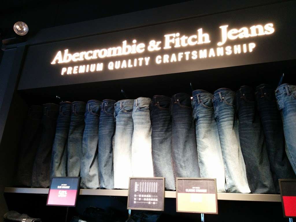 Abercrombie & Fitch | 11925 NE Executive Dr space h015, Edinburgh, IN 46124, USA | Phone: (812) 526-2151