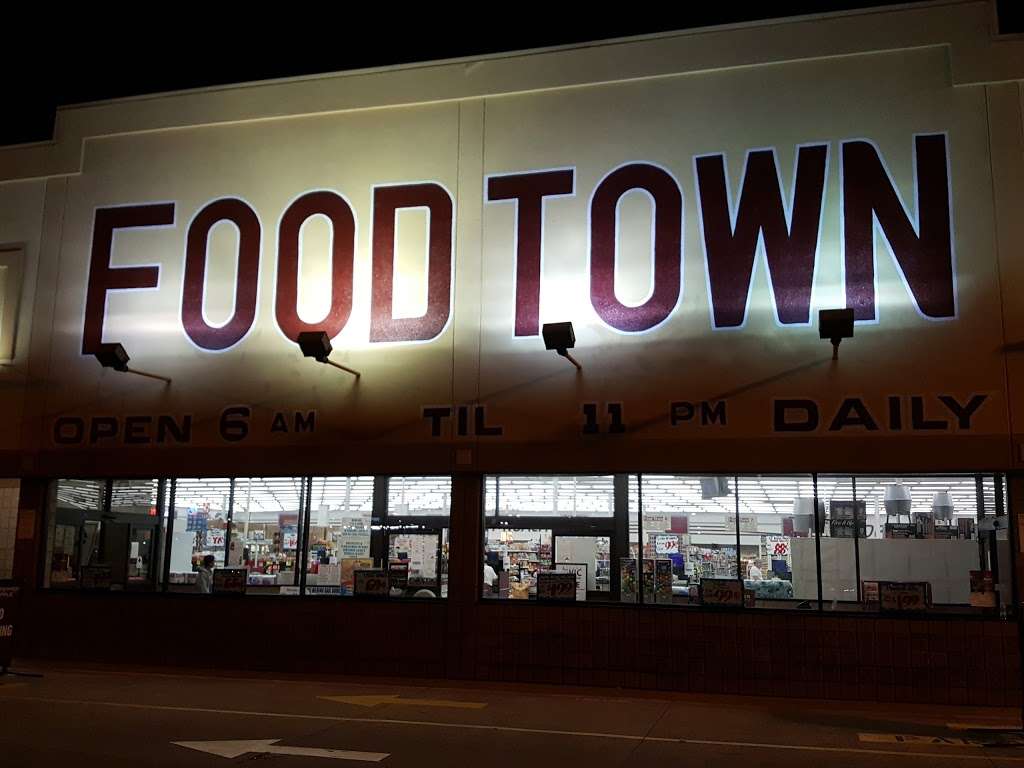 Food Town | 3002 W Baker Rd, Baytown, TX 77521, USA | Phone: (281) 424-2592