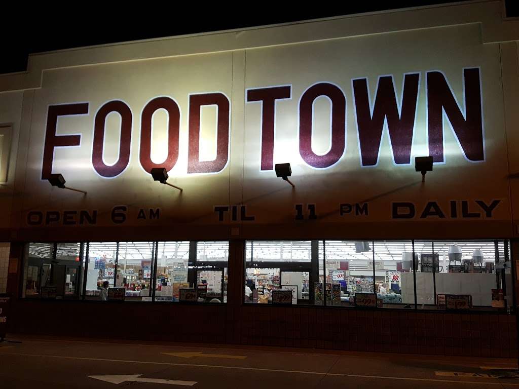 Food Town | 3002 W Baker Rd, Baytown, TX 77521 | Phone: (281) 424-2592