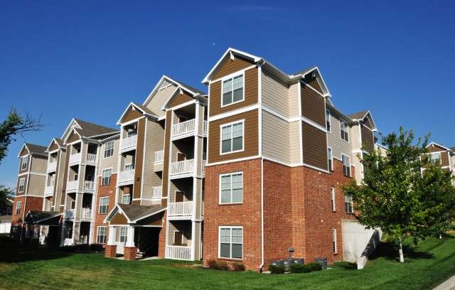 Clear Creek Apartments | 13590 Earnshaw St, Overland Park, KS 66221 | Phone: (913) 800-8944