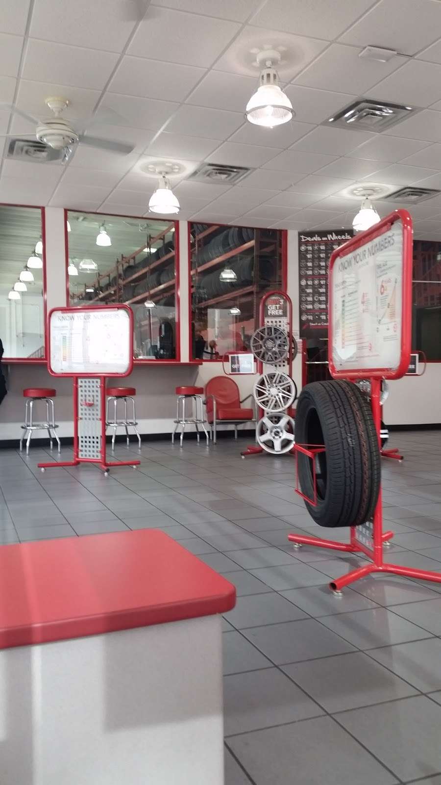 Discount Tire | 11950 Southwest Fwy, Meadows Place, TX 77477 | Phone: (281) 498-8221