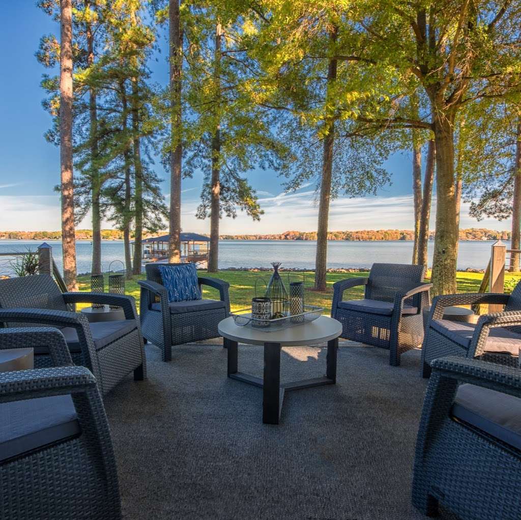 Lake Norman Playaway Vacation Home | 727 Isle of Pines Rd, Mooresville, NC 28117, USA | Phone: (704) 924-0510