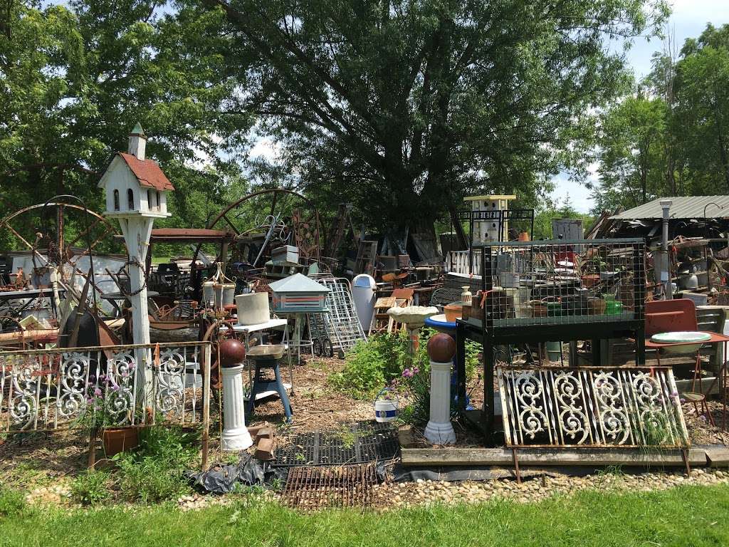 D & M General Store Antiques | 8433 County Rd V, Caledonia, WI 53108, USA | Phone: (262) 835-9957