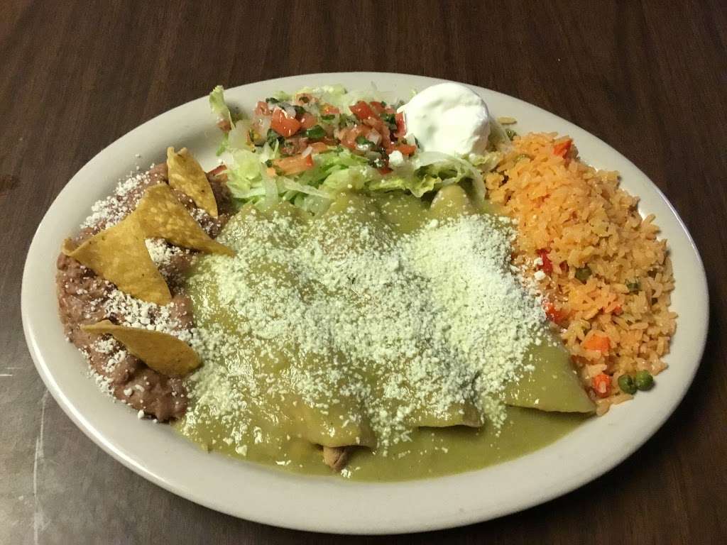 El Gallo De Oro | 1270 Broad St, Central Falls, RI 02863, USA | Phone: (401) 727-0621