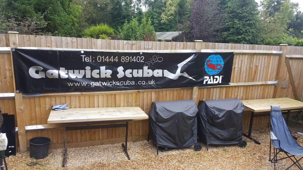 London Scuba | Rabys Barn/Newchapel Rd, Newchapel, Lingfield RH7 6LE, UK | Phone: 0845 544 1312