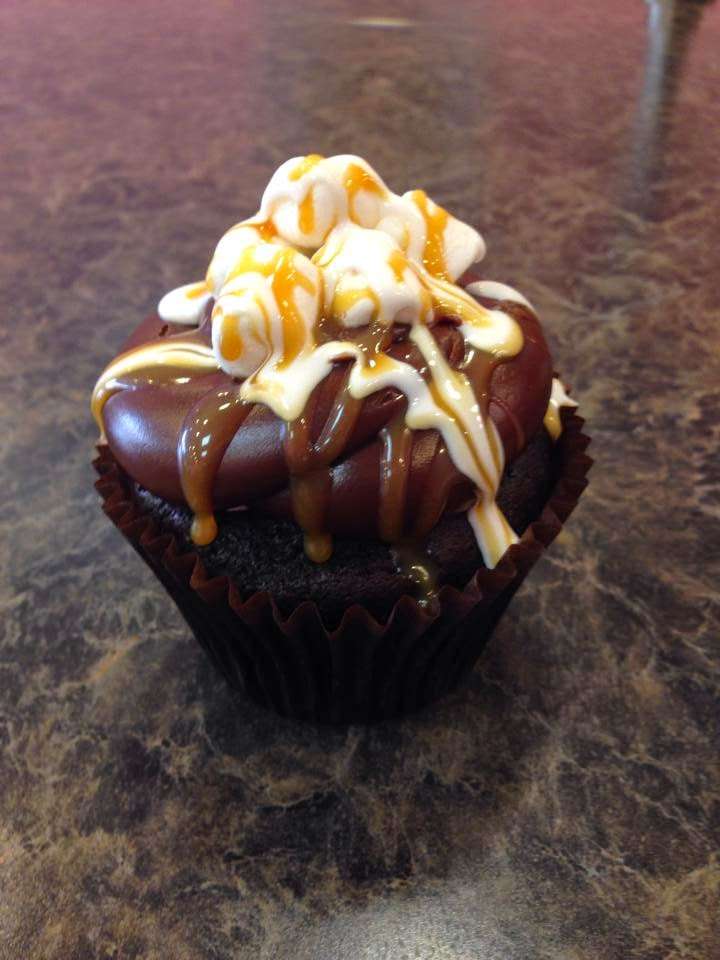 Smallcakes: A Cupcakery - Lakeland | 1560 Town Center Dr, Lakeland, FL 33803, USA | Phone: (863) 226-5449