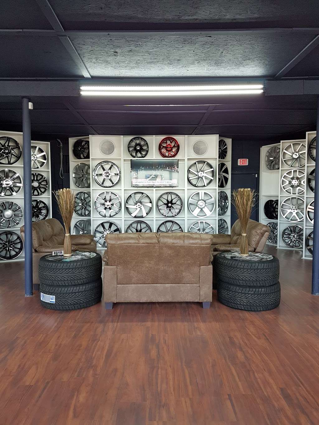 Wheel Kings of Dallas | 6323 S R L Thornton Fwy, Dallas, TX 75232, USA | Phone: (214) 774-9502