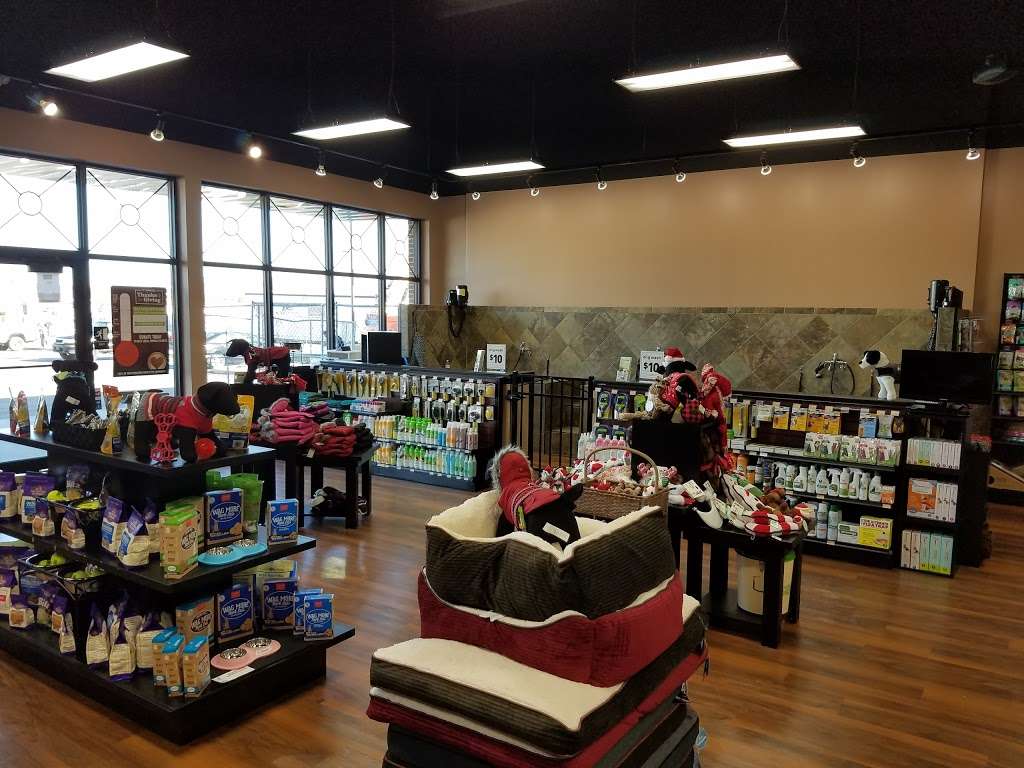 Pet Valu | 4904 Edgmont Ave, Brookhaven, PA 19015, USA | Phone: (484) 480-8576