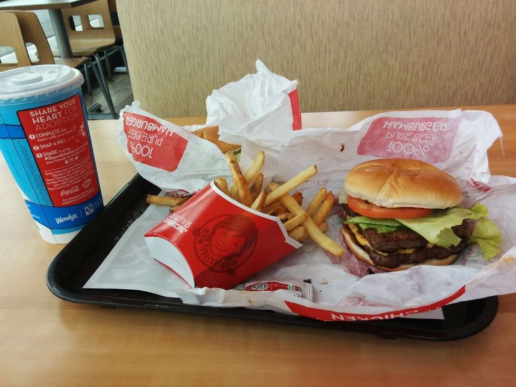 Wendys | 903 W E Chipman Rd, Lees Summit, MO 64063, USA | Phone: (816) 525-3796