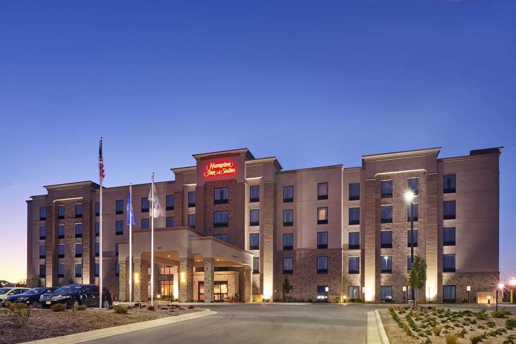 Hampton Inn & Suites Milwaukee/Franklin | 6901 S 76th St, Franklin, WI 53132, USA | Phone: (414) 427-4800