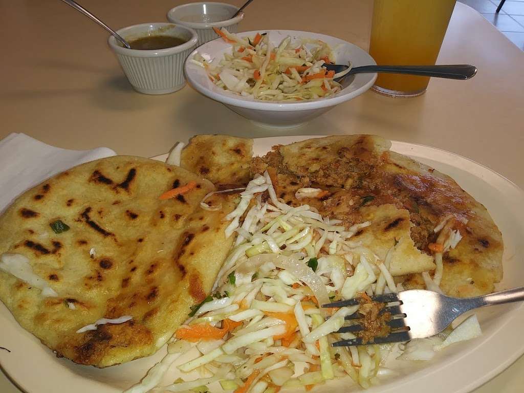 Pupuseria El Salvadoreño | 1741 Algonquin Rd, Mt Prospect, IL 60056 | Phone: (224) 875-7180