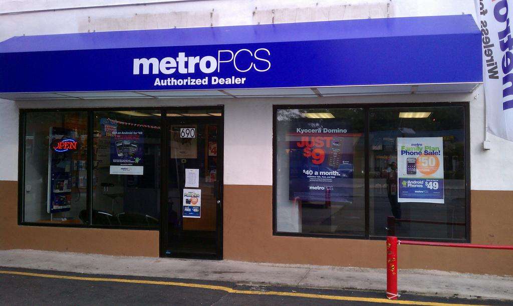 Metro by T-Mobile | 1333 St Georges Ave, Colonia, NJ 07067, USA | Phone: (732) 388-2174