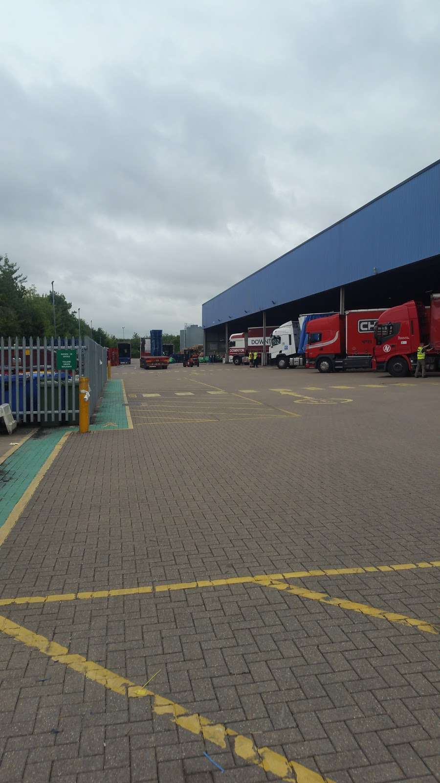 Booker Cash & Carry | Hatfield Business Pk/Frobisher Way, Hatfield AL10 9TR, UK | Phone: 01707 821700