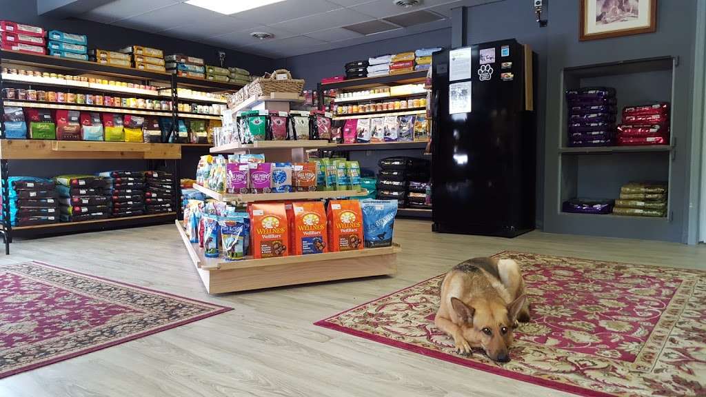 Bentleys Specialty Pet Foods | 101 E Main St, Hedgesville, WV 25427, USA | Phone: (304) 579-8555