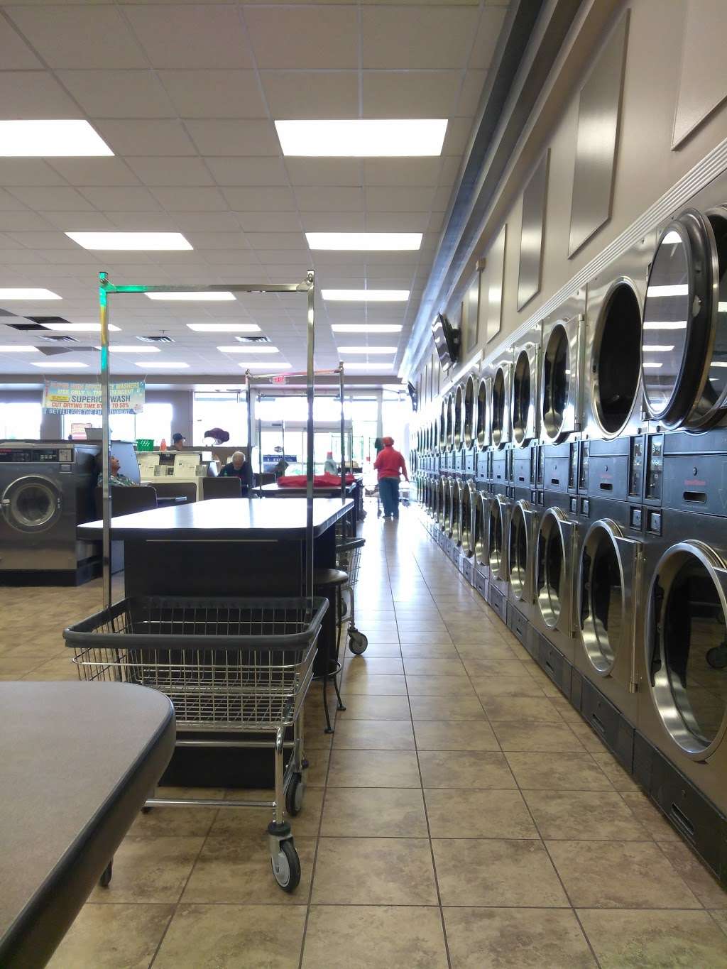 Laundry & Tan Connection | 7329 W 10th St, Indianapolis, IN 46214 | Phone: (317) 271-9828