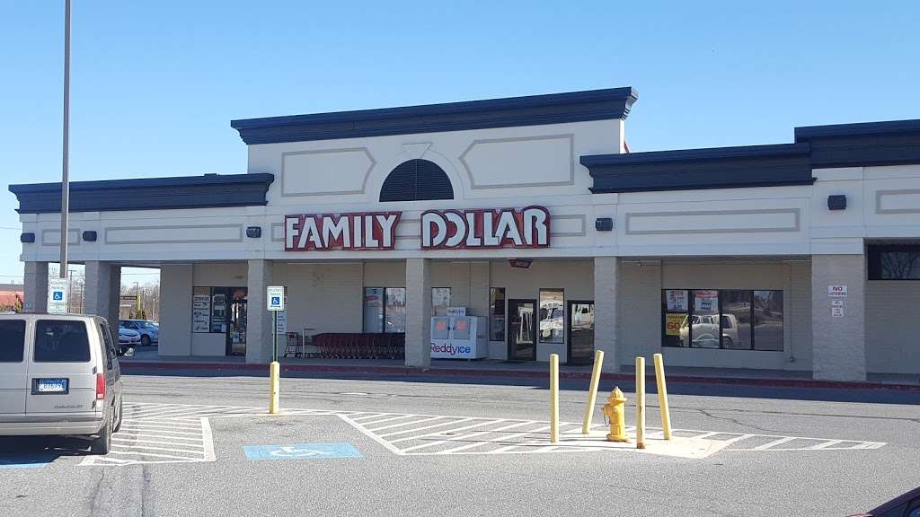 Family Dollar | 520 E Baltimore St, Taneytown, MD 21787, USA | Phone: (410) 756-1248