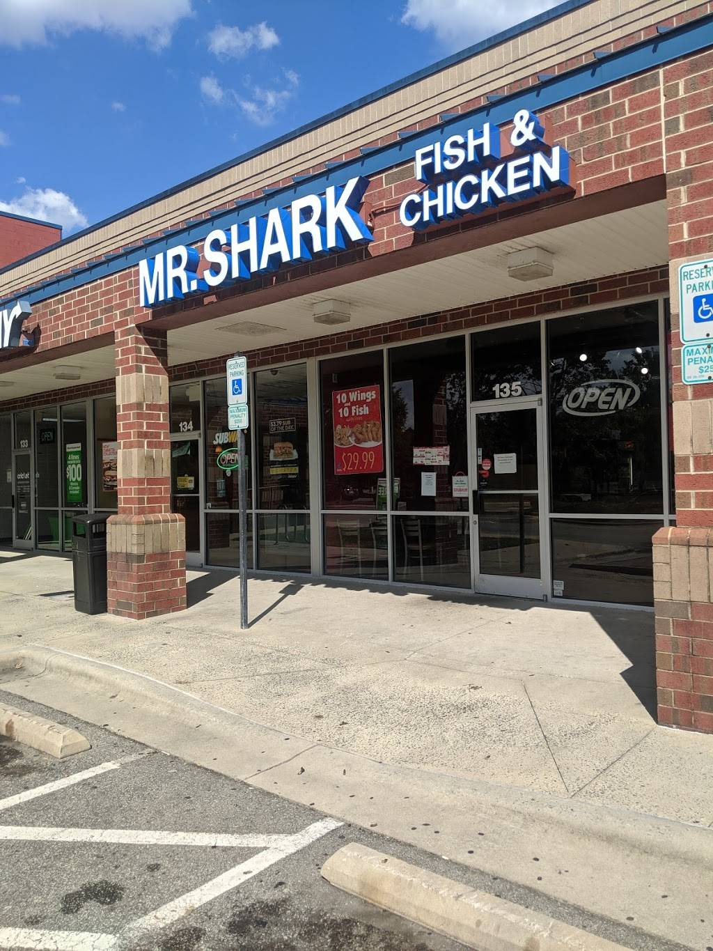 Mr. Shark Fish & Chicken (Chicago Style) | 3825 S Roxboro St UNIT 135, Durham, NC 27713, USA | Phone: (984) 219-7997