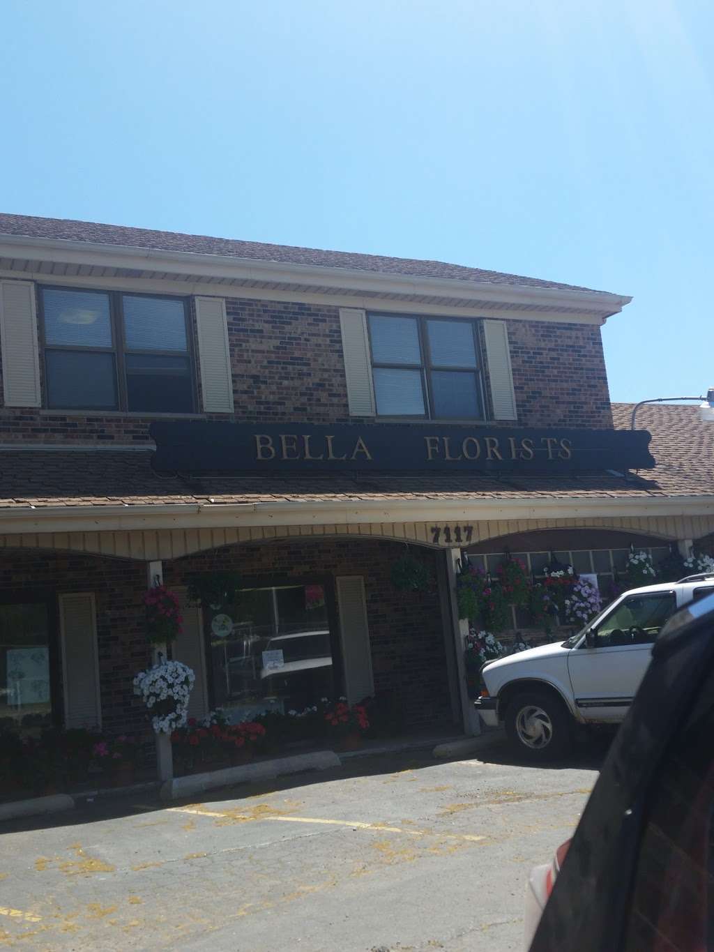 Bella Flowers & Greenhouse, Inc. | 7117 Roberts Rd, Bridgeview, IL 60455 | Phone: (708) 458-3093