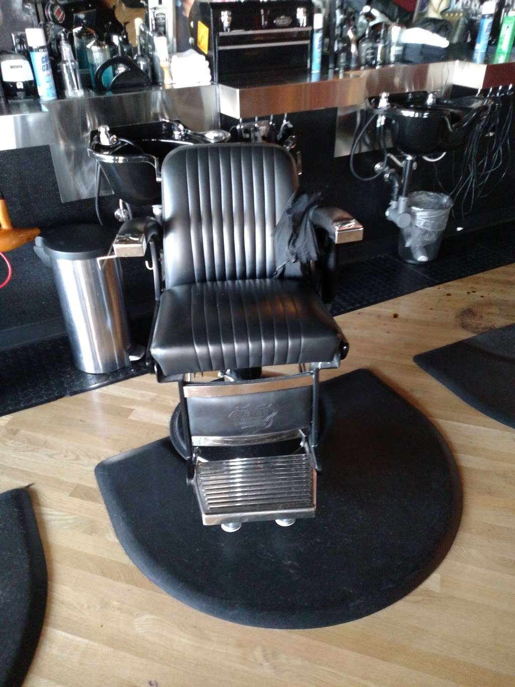 Floyds 99 Barbershop | 14601 N Scottsdale Rd Ste 120, Scottsdale, AZ 85254, USA | Phone: (480) 478-0888