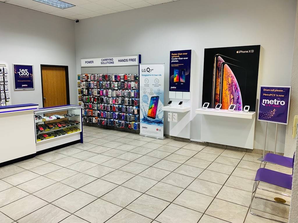 Metro by T-Mobile | 18000 Vernier Rd Ste 752, Harper Woods, MI 48225, USA | Phone: (313) 800-3777