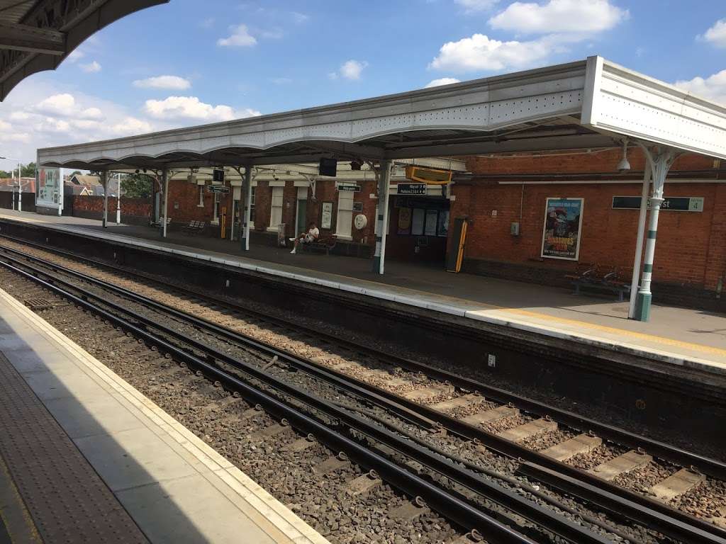 Selhurst Station | London SE25 6AW, UK