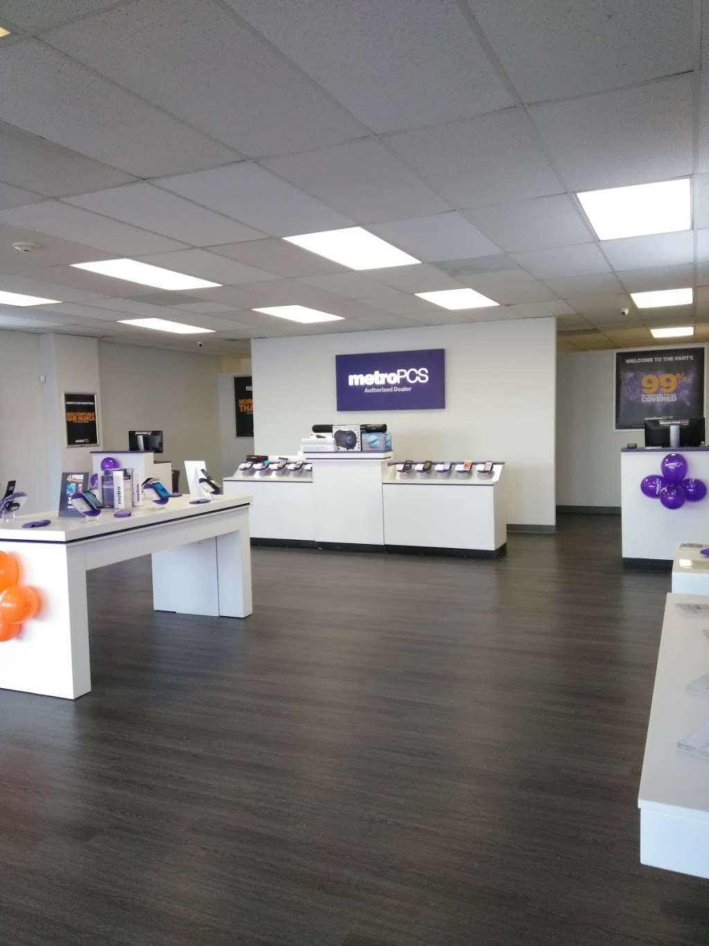 Metro by T-Mobile | 2150 W North Ave, Melrose Park, IL 60160 | Phone: (708) 223-0343