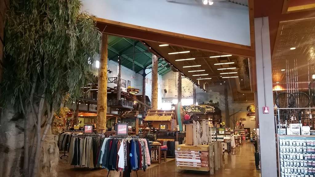 Bass Pro Shops | 12051 Bass Pro Dr, Olathe, KS 66061 | Phone: (913) 254-5200