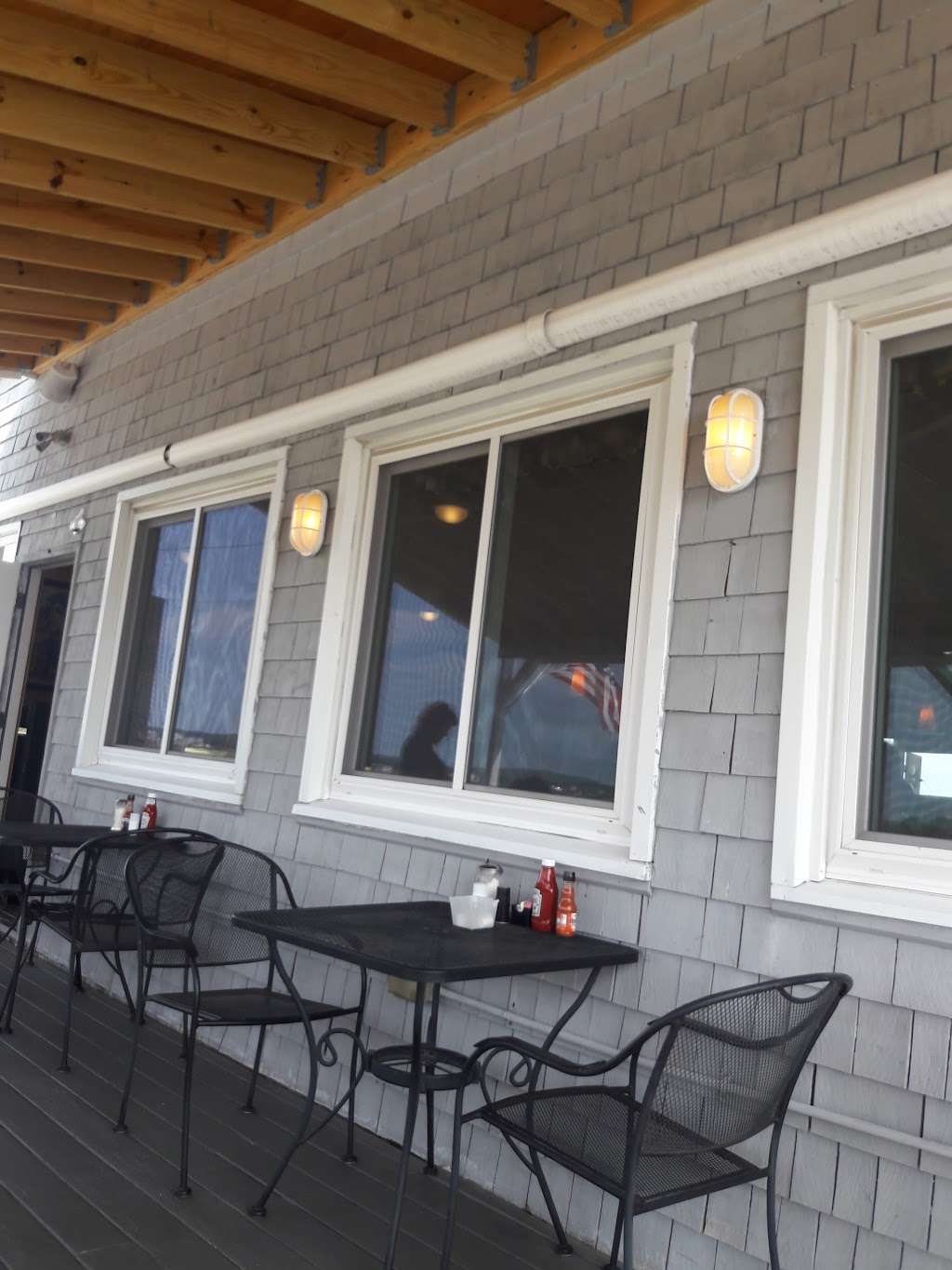 Sharons Sea Grill | 186 Ocean Blvd, Seabrook, NH 03874 | Phone: (603) 474-2618