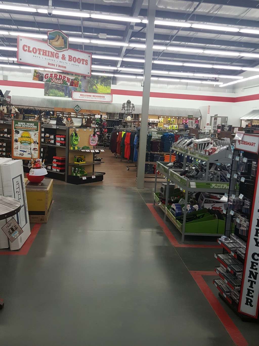 Tractor Supply Co. - hardware store  | Photo 4 of 10 | Address: 8986 Courthouse Rd, Louisa, VA 23093, USA | Phone: (540) 967-2365