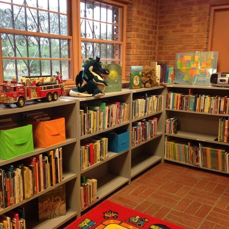 Elmendorf Community Library | 203 Bexar Ave, Elmendorf, TX 78112, USA | Phone: (210) 465-7580