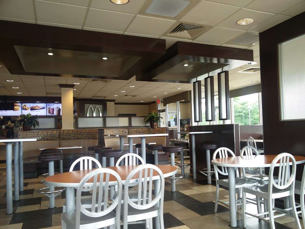 McDonalds | 43250 Defender Dr, South Riding, VA 20152 | Phone: (703) 327-8449