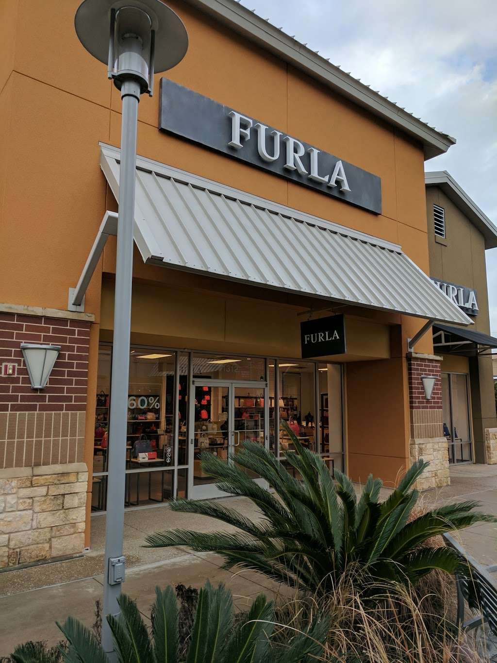 FURLA OUTLET | 29300 Hempstead Rd., Houston Premium Outlets, Suite 1312, Cypress, TX 77433, USA | Phone: (281) 758-3857