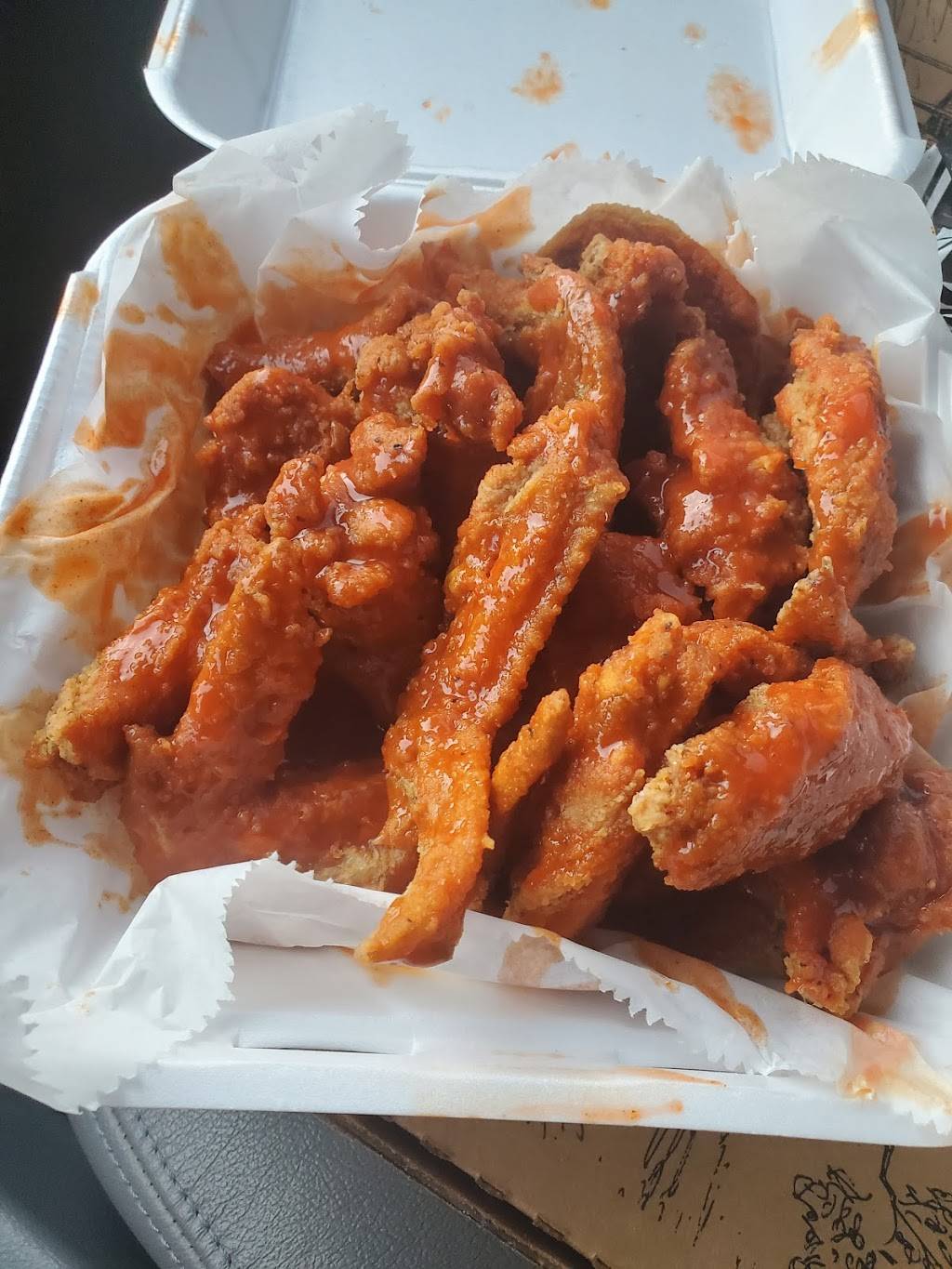 Big Walts Wings & More | 2311 E 34th St, Indianapolis, IN 46218, USA | Phone: (317) 920-1233