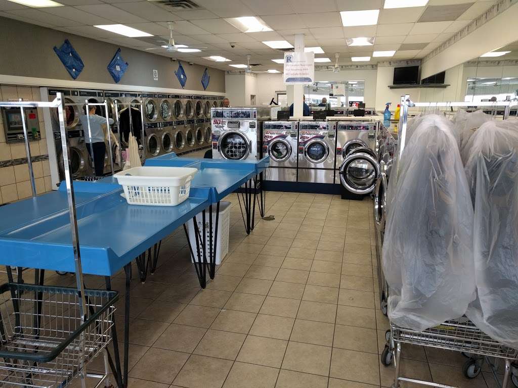 Royal Laundromat | 9546 Allisonville Rd #103, Indianapolis, IN 46250 | Phone: (317) 842-5309