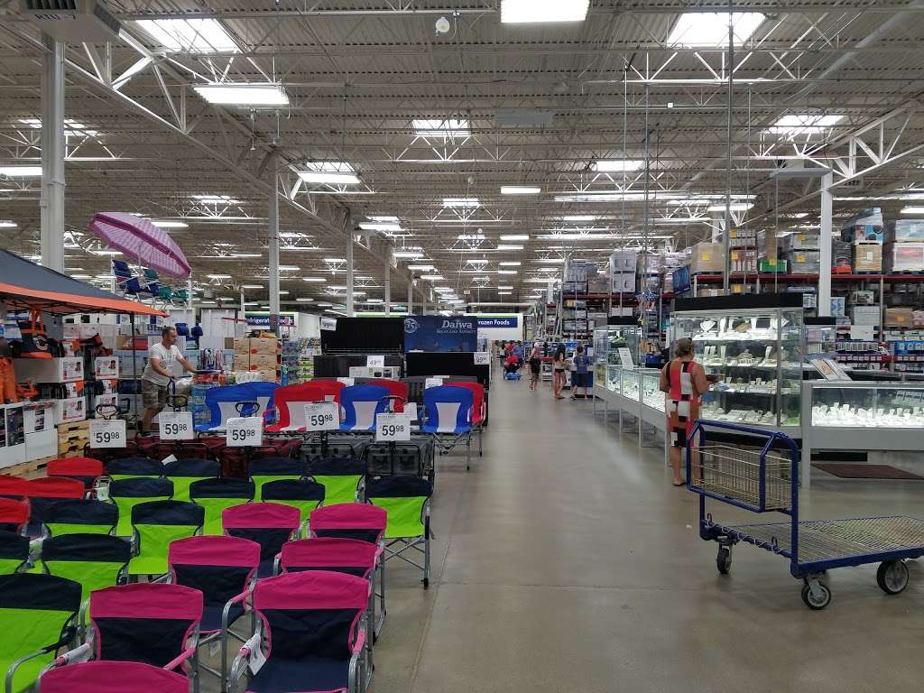 Sams Club | 101 W Oakton St, Des Plaines, IL 60018 | Phone: (847) 296-5050