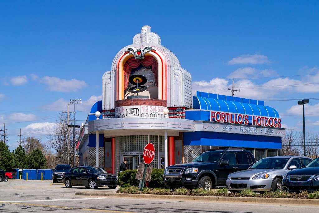 Portillos Hot Dogs | 155 S, IL-83, Elmhurst, IL 60126, USA | Phone: (630) 530-8451