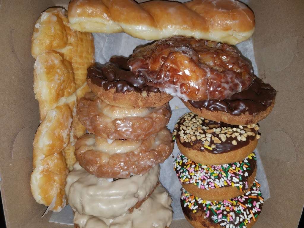 Moms Donuts & Ice Cream | 636 Bailey Rd, Pittsburg, CA 94565, USA | Phone: (925) 458-0207