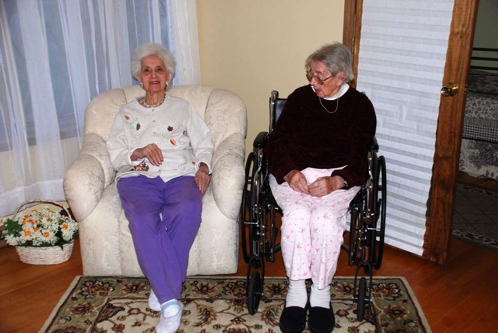 Halinas Residential Home Care, LLC | 825 N 5th Ave, St. Charles, IL 60174 | Phone: (630) 584-3961