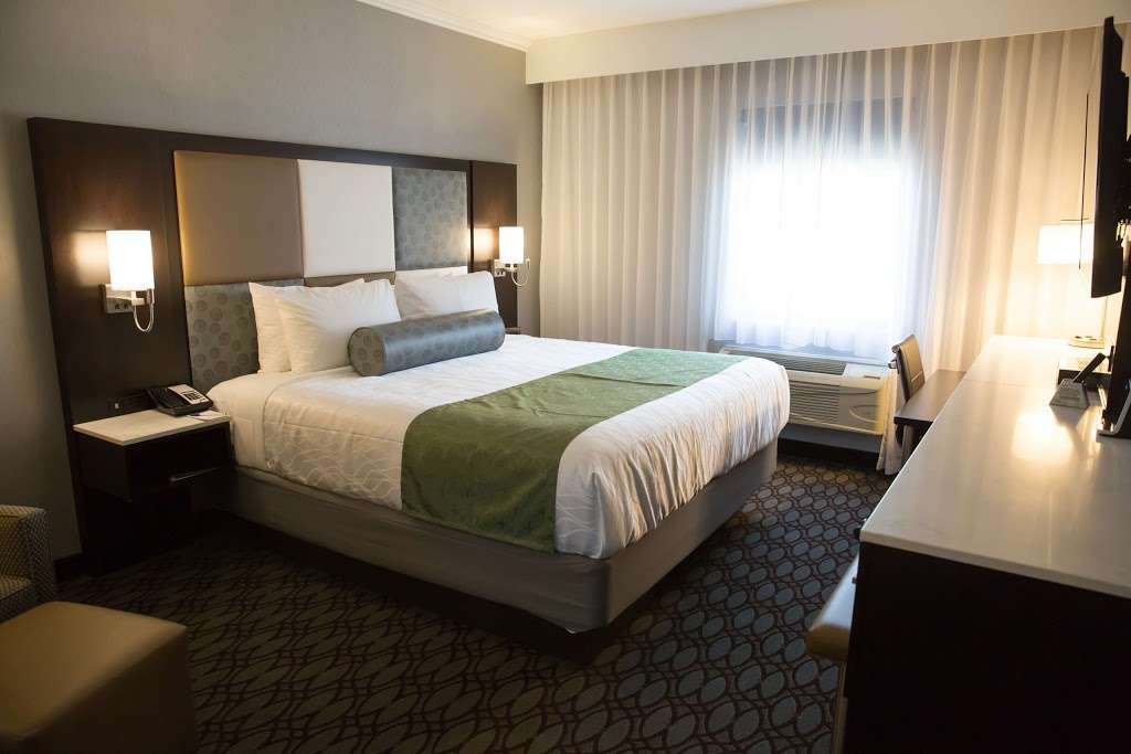 Best Western Premier NYC Gateway Hotel | 2650 Paterson Plank Rd, North Bergen, NJ 07047, USA | Phone: (201) 758-5770